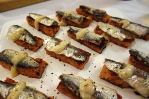 Savory tomato torrijas with escabeche sardines